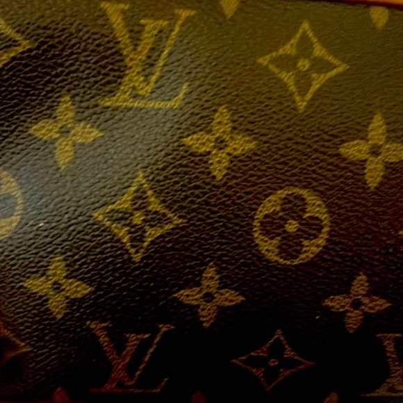 Louis Vuitton Handbags - Unlisted🎉ALL SALES ARE FINAL🎉
